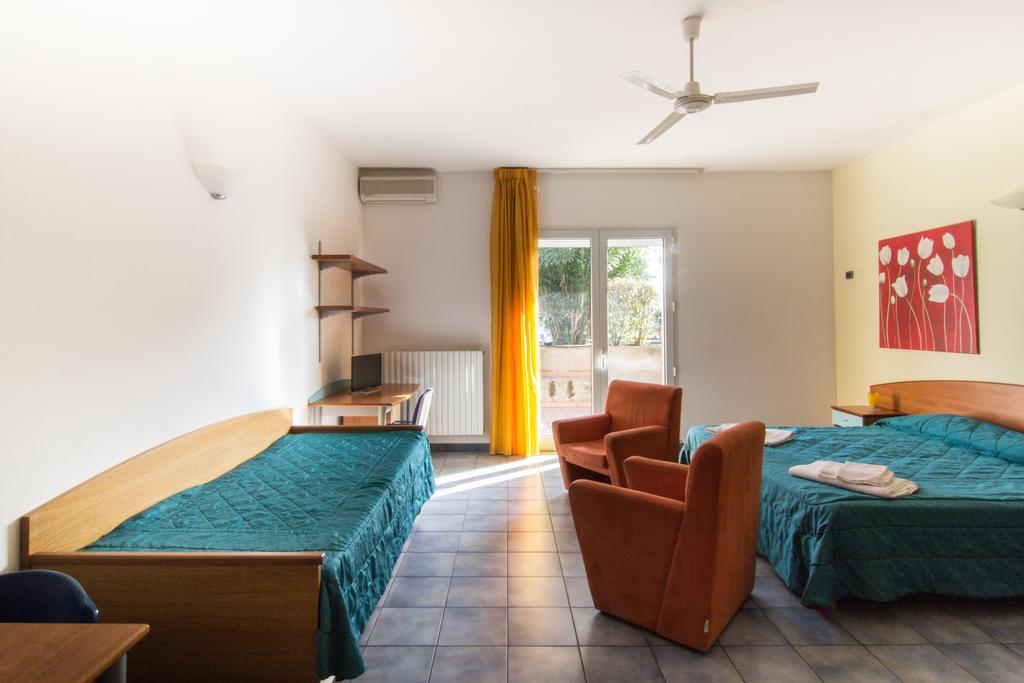 Aparthotel I Giardini Di Atena à Merine Extérieur photo