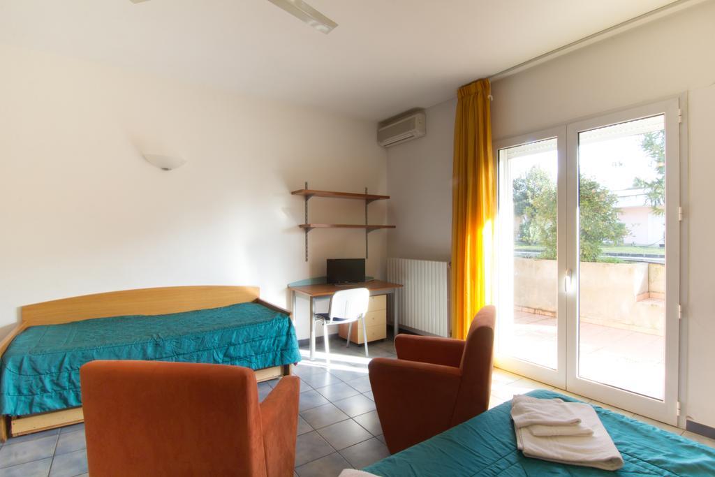 Aparthotel I Giardini Di Atena à Merine Chambre photo