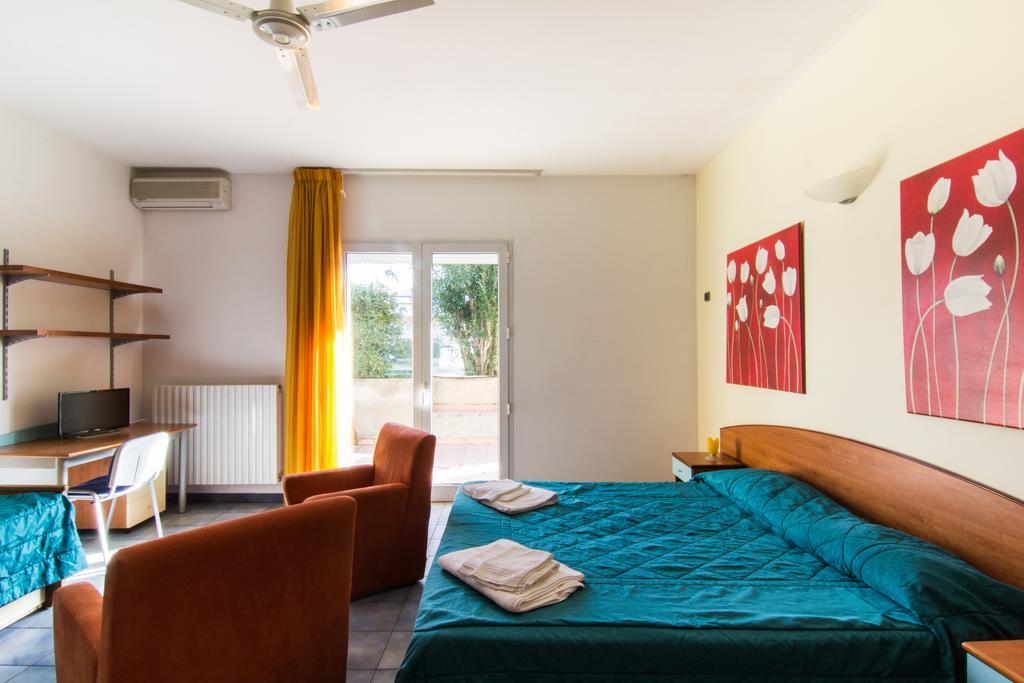 Aparthotel I Giardini Di Atena à Merine Chambre photo