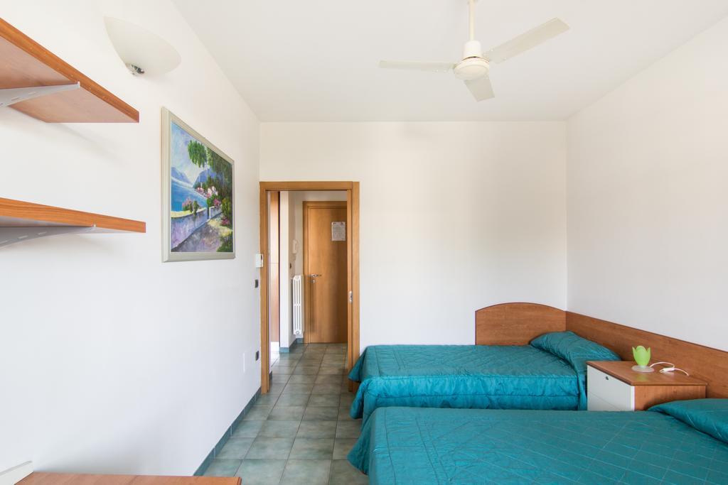 Aparthotel I Giardini Di Atena à Merine Chambre photo