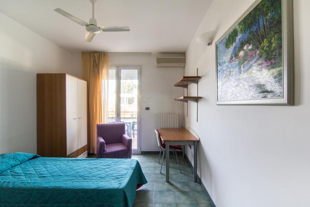Aparthotel I Giardini Di Atena à Merine Chambre photo
