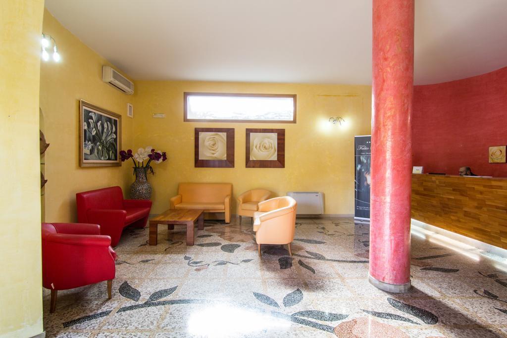 Aparthotel I Giardini Di Atena à Merine Extérieur photo