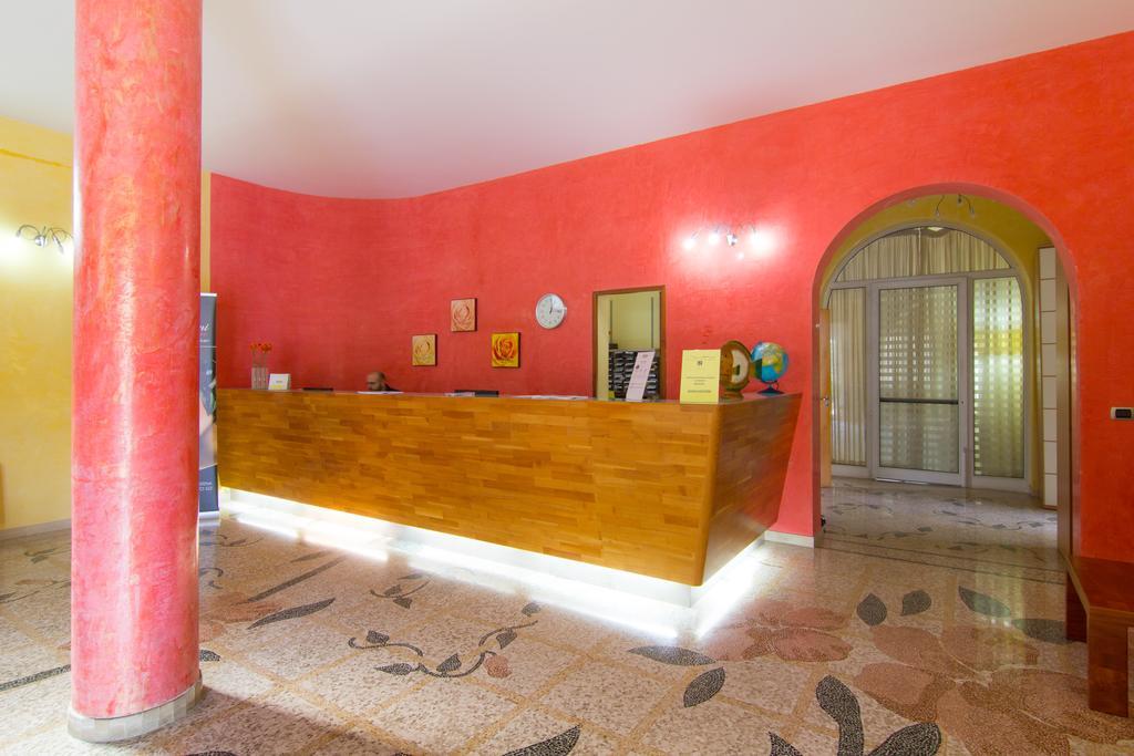 Aparthotel I Giardini Di Atena à Merine Extérieur photo